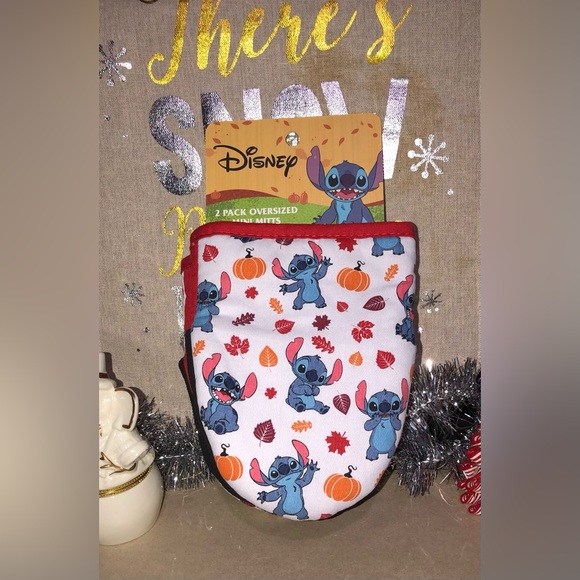 - DISNEY STITCH OVERSIZED MITTS 2 PACK,  NWOT! - Picture 1 of 2